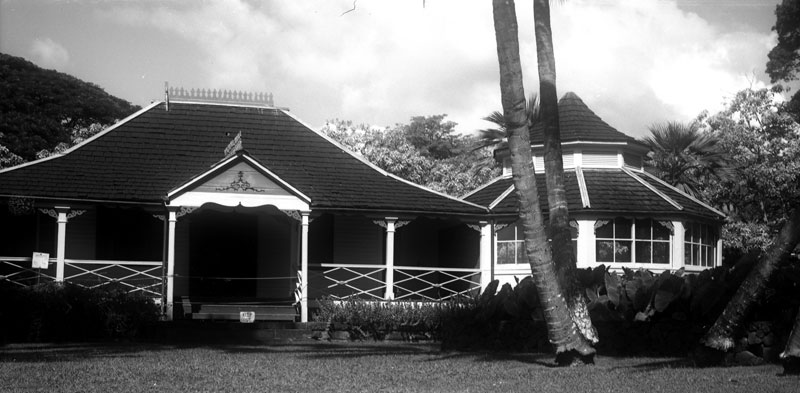 Moanalua Gardens, Hawaii. Kodak Senoir Six-20. © 2011 Bobby Asato