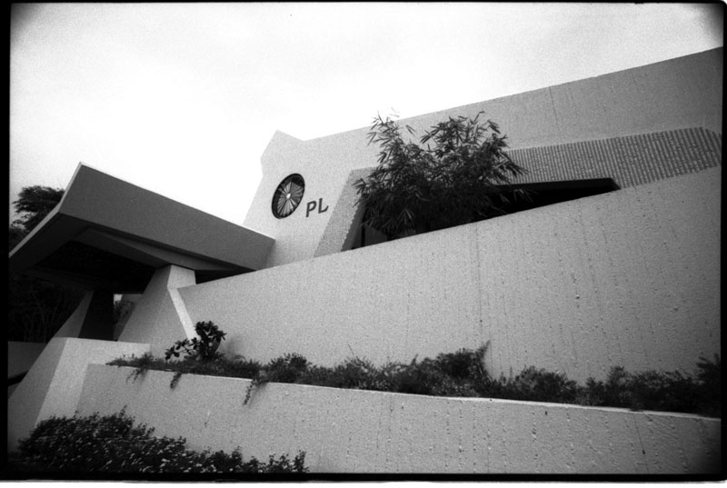 Nuuanu Ave., Hawaii. Canon A-1. © 2011 Bobby Asato