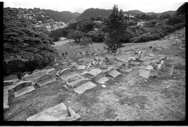 Pauoa Chinese Christian Cemetary, Honolulu, Hawaii. Canon A-1. © 2011 Bobby Asato