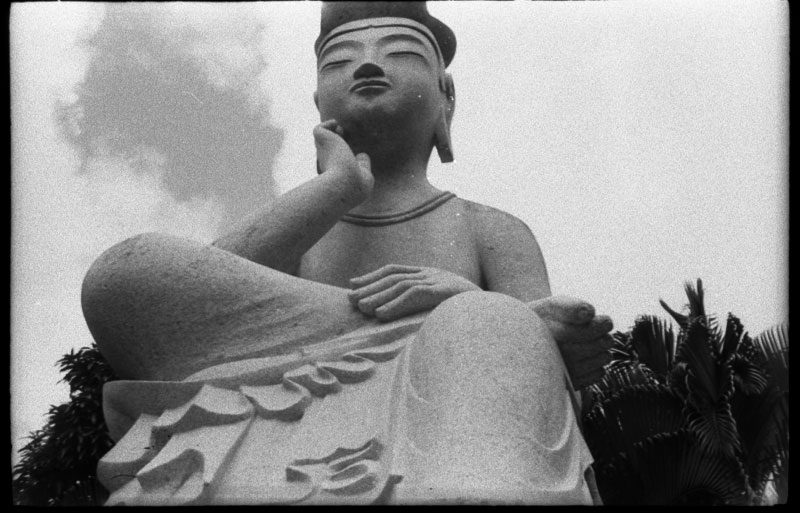 Mu-Ryuang-Sa Buddist Temple, Palolo, Hawaii. Konica I Rangefinder. © 2011 Bobby Asato.