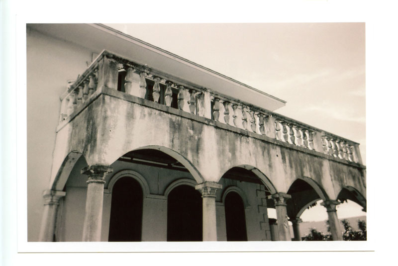Makiki, Hawaii.  Ilford XP2 Disposable Camera © 2013 Bobby Asato