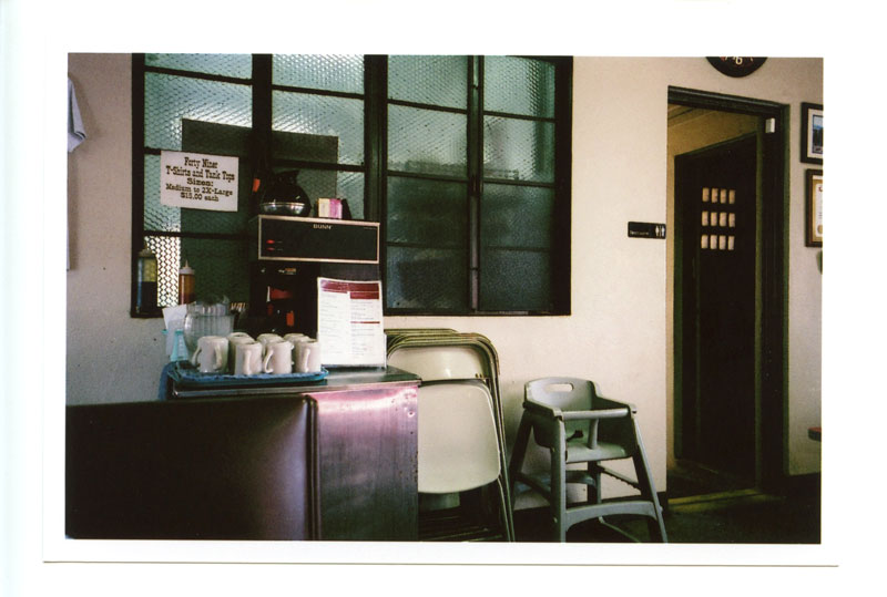 Forty Niners Diner, Aiea, Hawaii. Ricoh GR1 © 2013 Bobby Asato