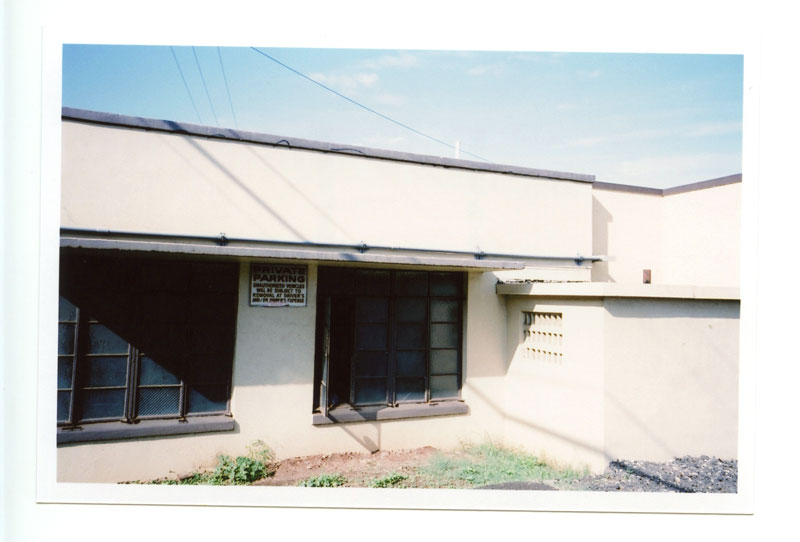 Forty Niners Diner, Aiea, Hawaii. Ricoh GR1 © 2013 Bobby Asato