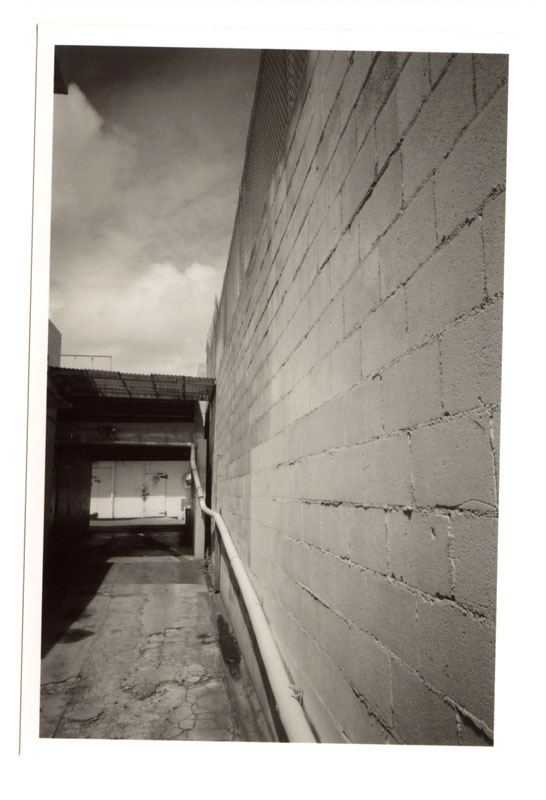 Moke's Bed & Breakfast, Kailua Town, Hawaii. Ricoh GR-1 © 2013 Bobby Asato