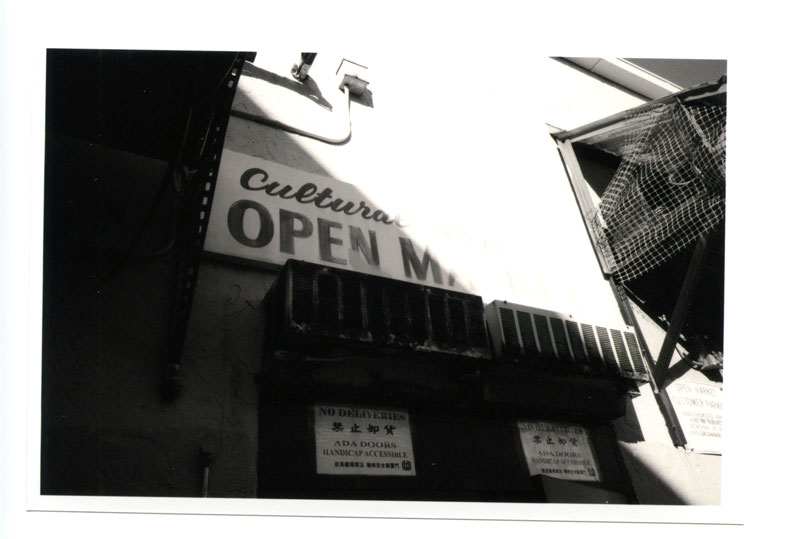 Chinese Cultural Plaza Center, Hawaii. Voigtlander Bessa R2 © 2013 Bobby Asato